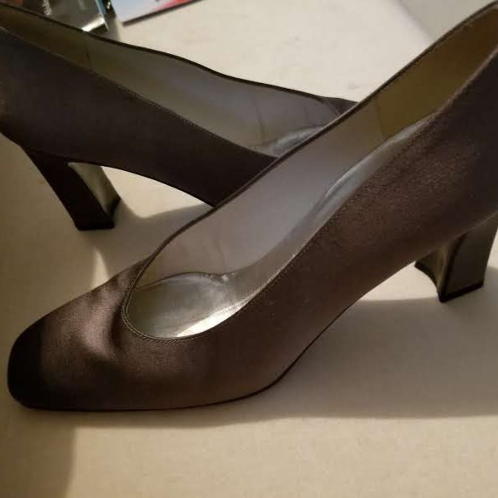 Stuart Weitzman,  Size 8, Gray Pois de Soie